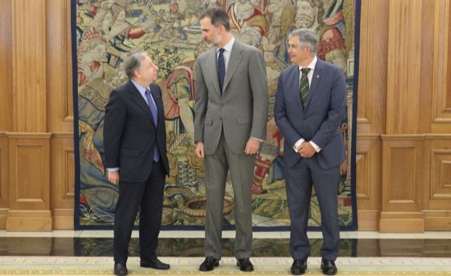 Su Majestad el Rey junto al presidente de la FIA y el presidente del RACE